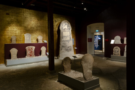 https://test.gotlandsmuseum.se/wp-content/uploads/utstallningar-bildstenshallen-06.jpg